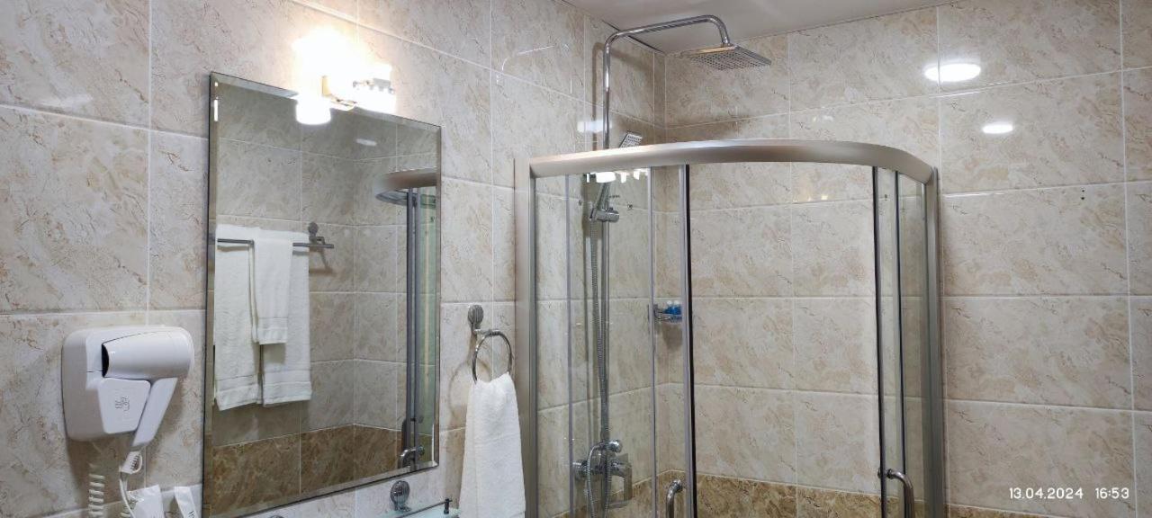 Bek Plus Hotel Takchilik Екстериор снимка