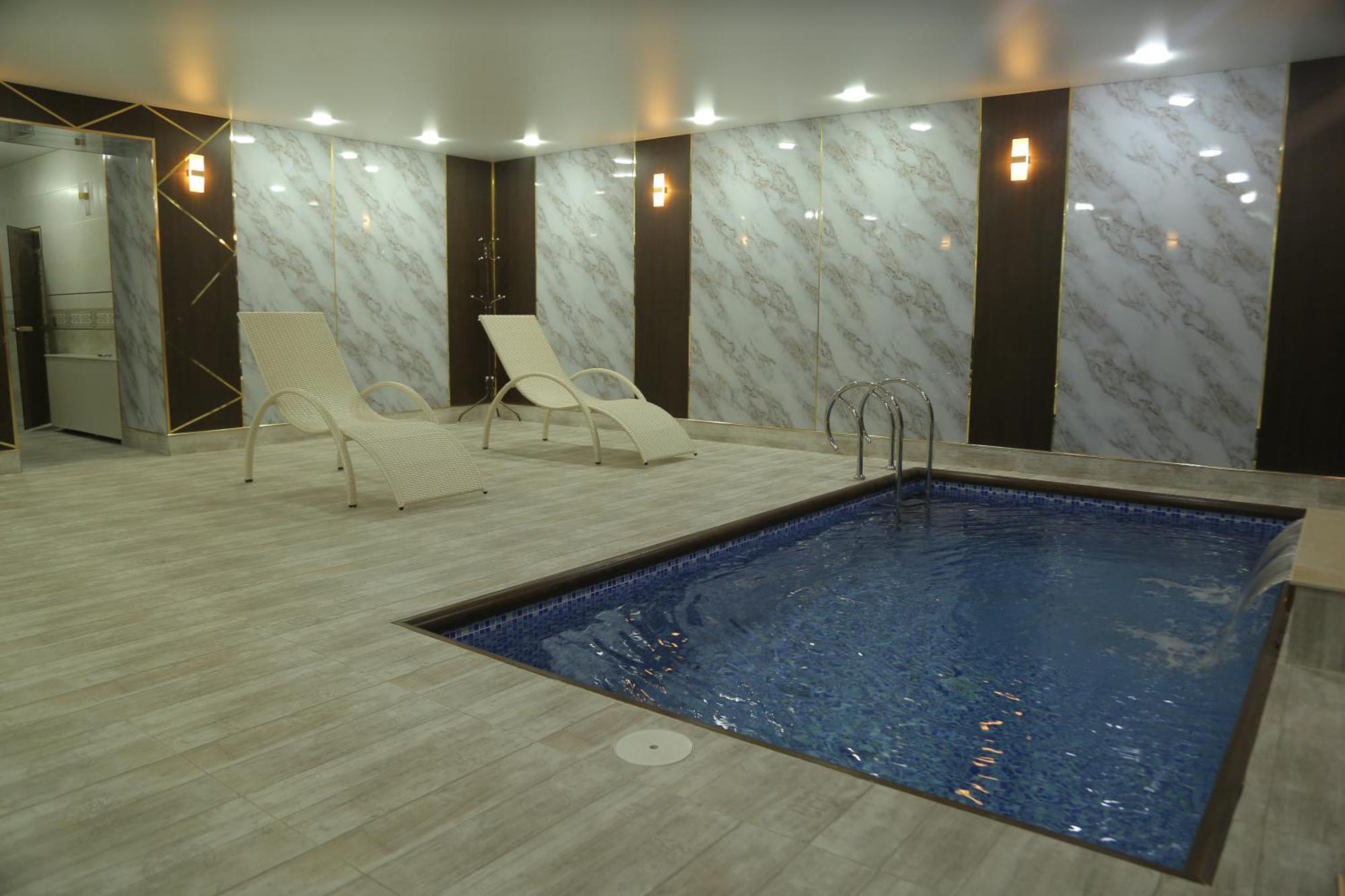 Bek Plus Hotel Takchilik Екстериор снимка