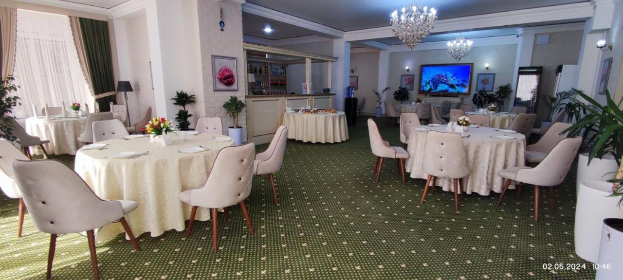 Bek Plus Hotel Takchilik Екстериор снимка
