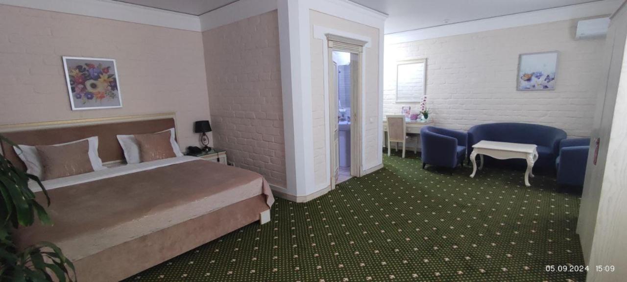 Bek Plus Hotel Takchilik Екстериор снимка
