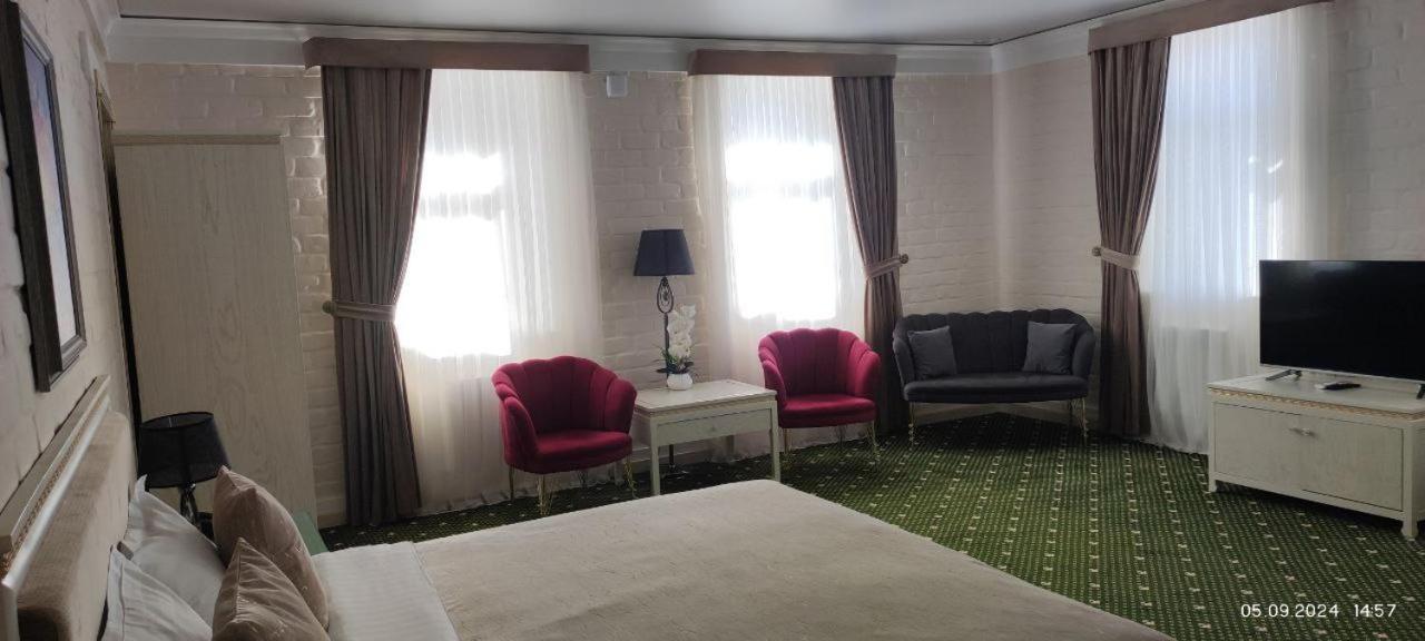 Bek Plus Hotel Takchilik Екстериор снимка