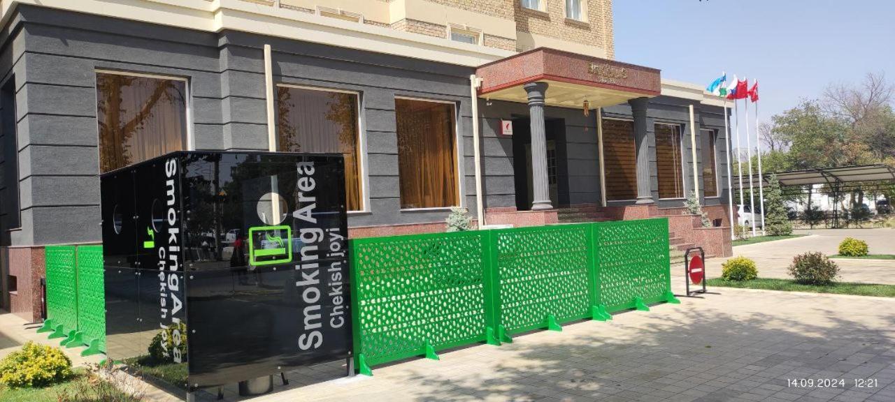 Bek Plus Hotel Takchilik Екстериор снимка