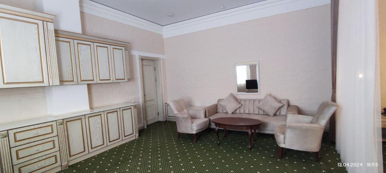 Bek Plus Hotel Takchilik Екстериор снимка