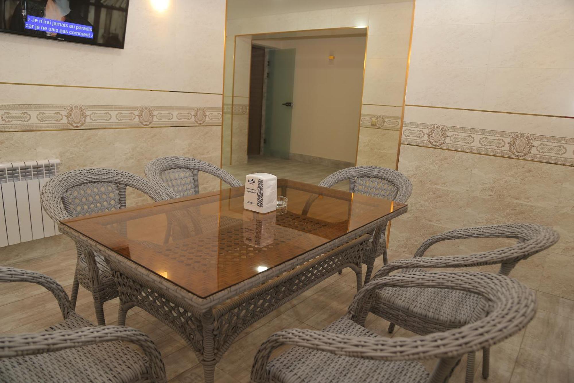 Bek Plus Hotel Takchilik Екстериор снимка
