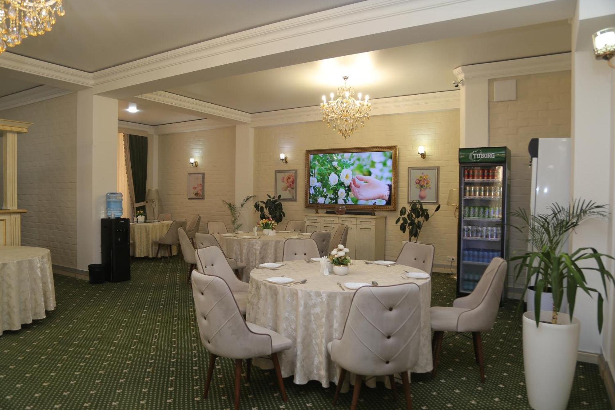 Bek Plus Hotel Takchilik Екстериор снимка