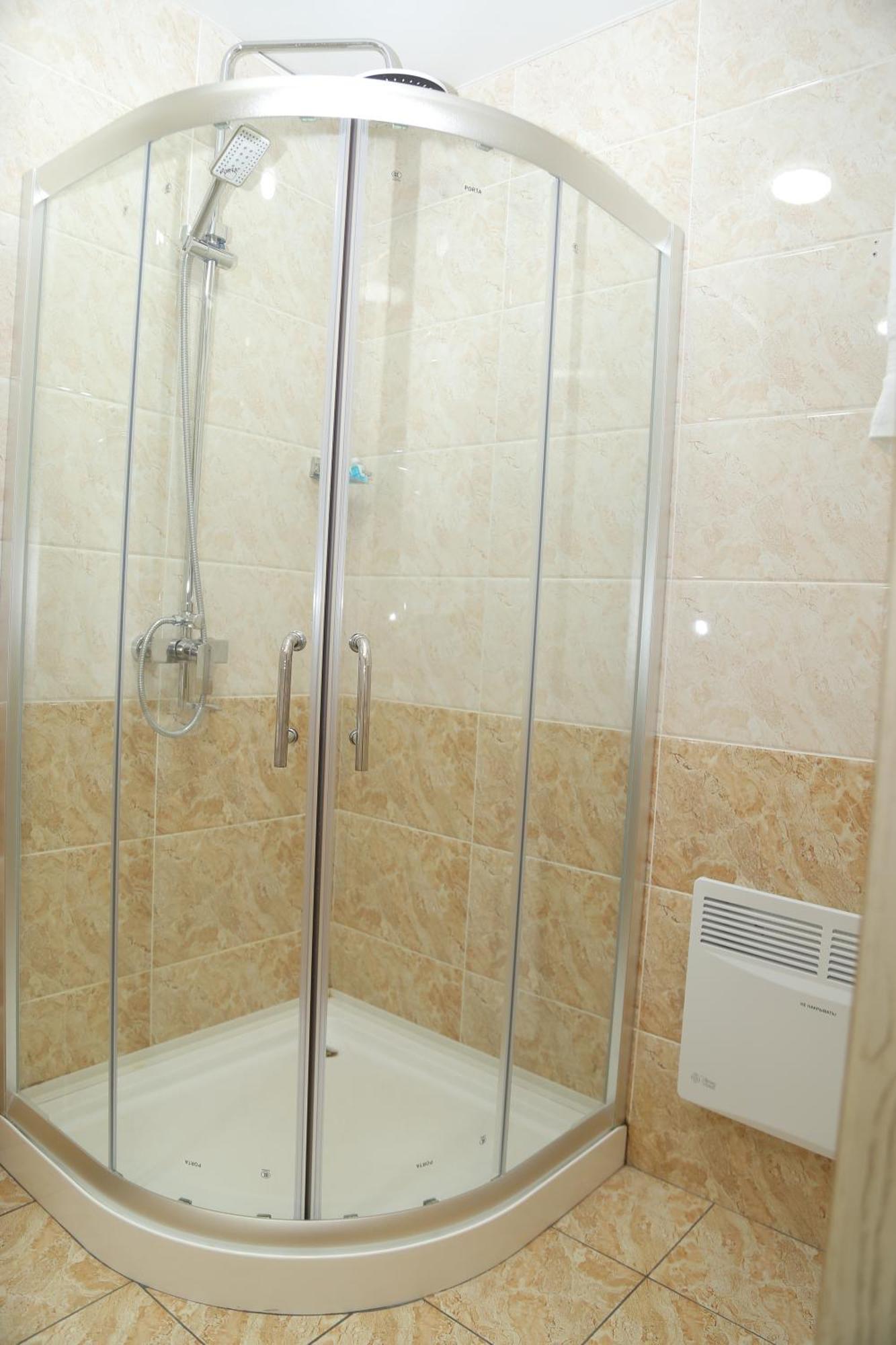 Bek Plus Hotel Takchilik Екстериор снимка
