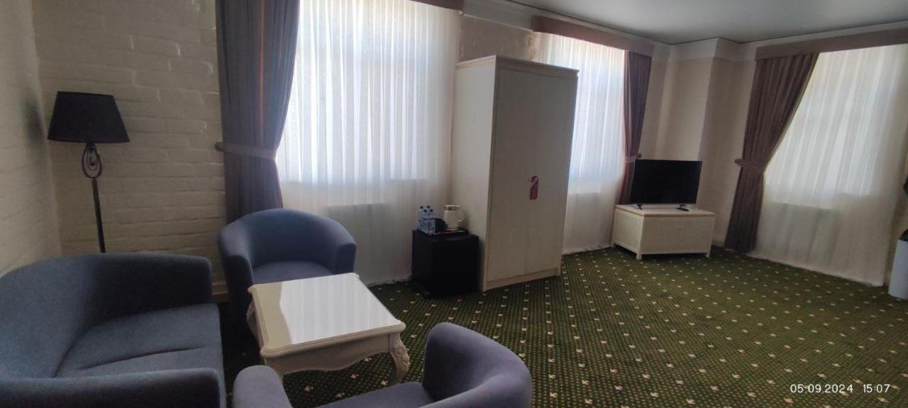 Bek Plus Hotel Takchilik Екстериор снимка