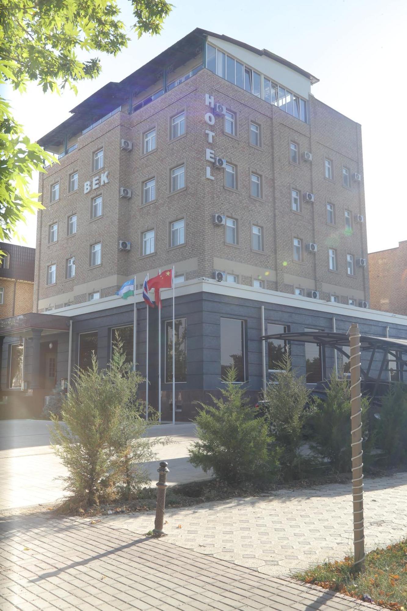 Bek Plus Hotel Takchilik Екстериор снимка