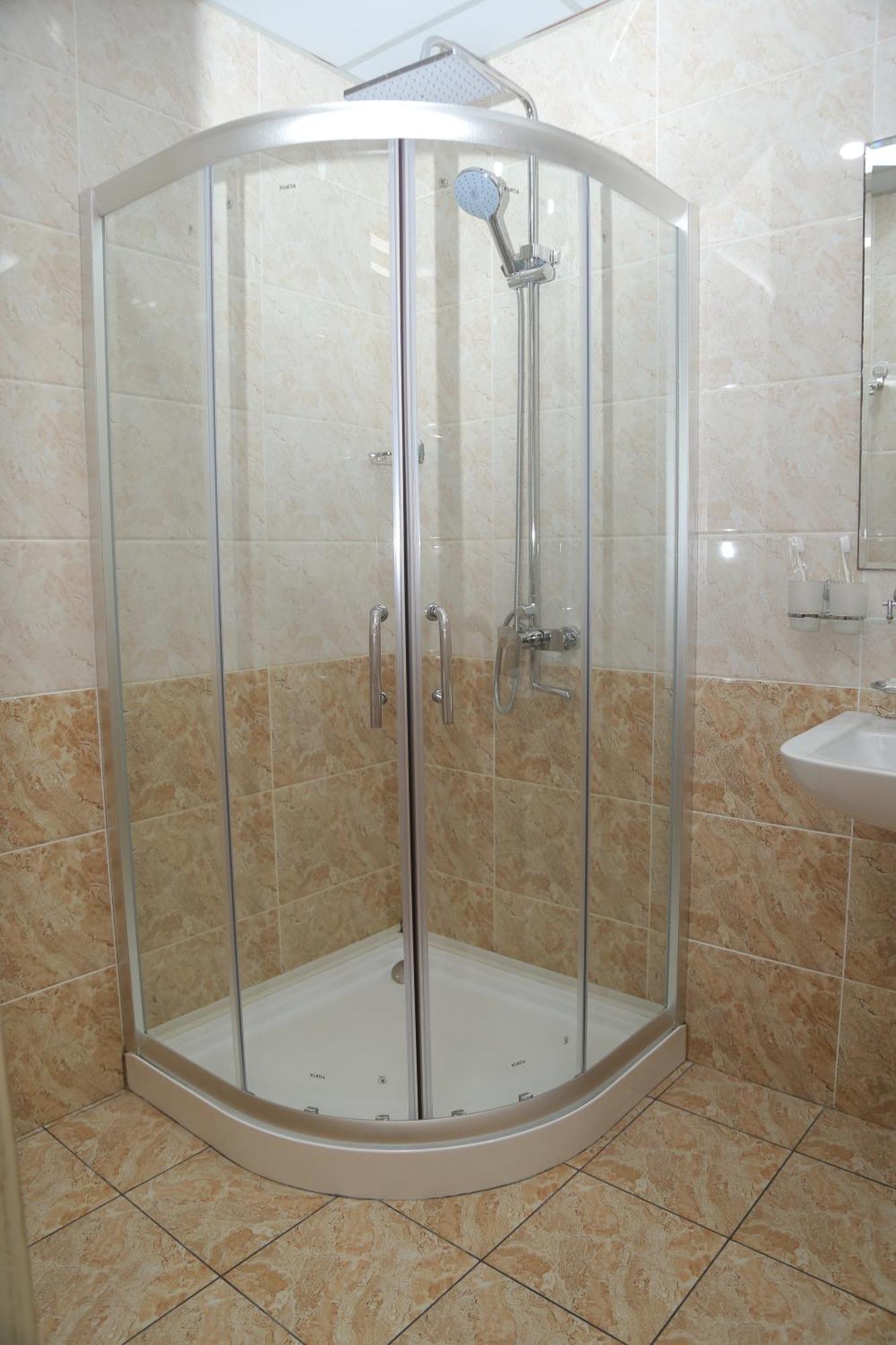 Bek Plus Hotel Takchilik Екстериор снимка
