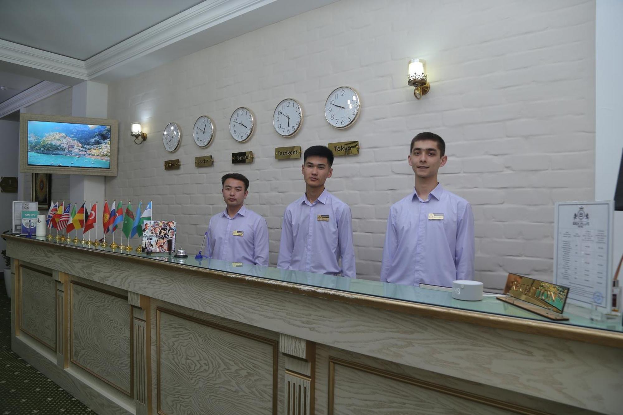 Bek Plus Hotel Takchilik Екстериор снимка